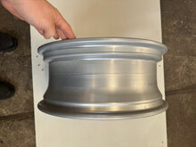 Laden Sie das Bild in den Galerie-Viewer, 1x Alufelge 18 Zoll 7.0&quot; 5x114.3 46ET Mitsubishi Rim Wheel