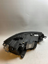 Laden Sie das Bild in den Galerie-Viewer, Frontscheinwerfer VW Passat 3J1941035 260424 LED Links Scheinwerfer Headlight SCH4025674750xz