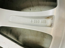 Laden Sie das Bild in den Galerie-Viewer, 1x Alufelge 18 Zoll 8.0" 5x112 30ET Glanz Silber 6863418 BMW G31 G30 Rim Wheel FEL5288497780is