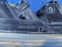 Laden Sie das Bild in den Galerie-Viewer, Frontscheinwerfer Toyota Avensis 980444-35 Xenon Rechts Scheinwerfer Headlight SCH2026608150po