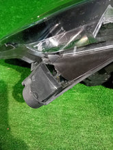 Laden Sie das Bild in den Galerie-Viewer, Frontscheinwerfer Renault Captur I 260107244R Rechts Scheinwerfer Headlight SCH5225762131en