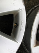 Load image into Gallery viewer, 1x Alufelge 16 Zoll 6.5&quot; 5x112 42ET 3C0601025Q VW Passat Rim Wheel