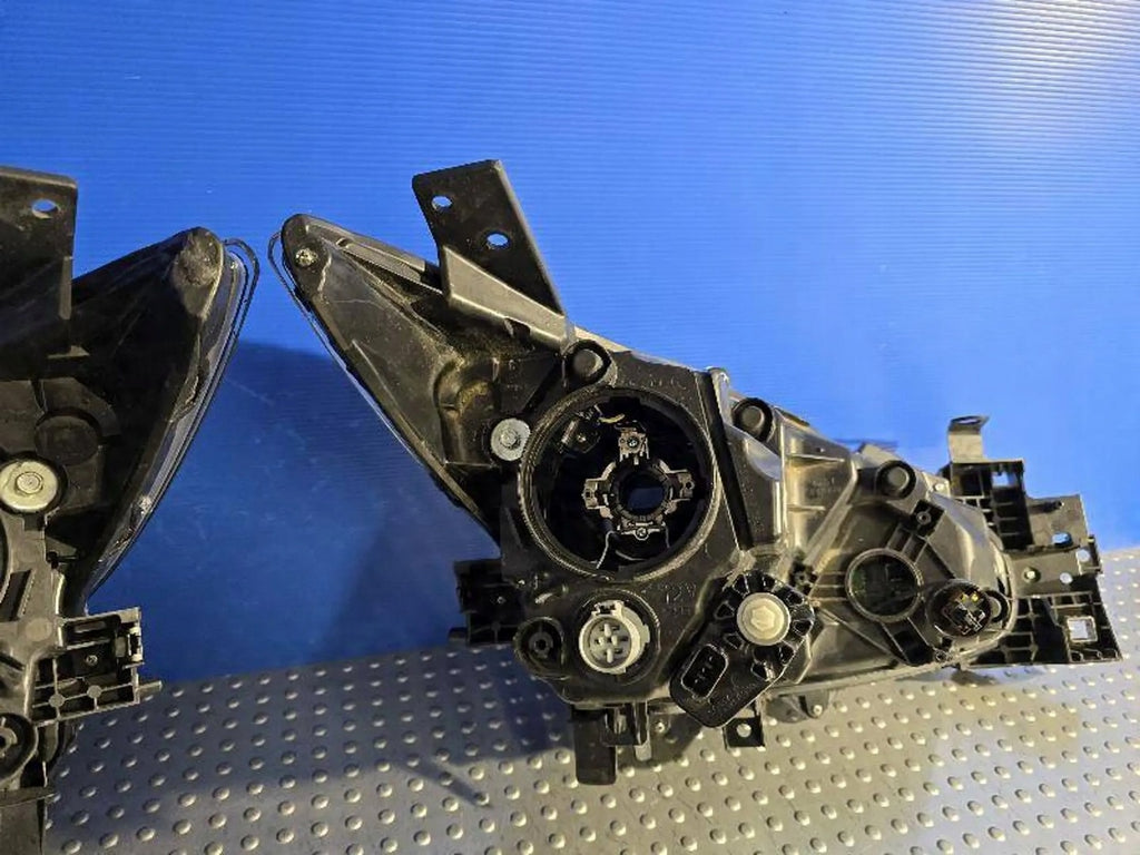 Frontscheinwerfer Mazda III BHR251040 Xenon Ein Stück (Rechts oder Links)