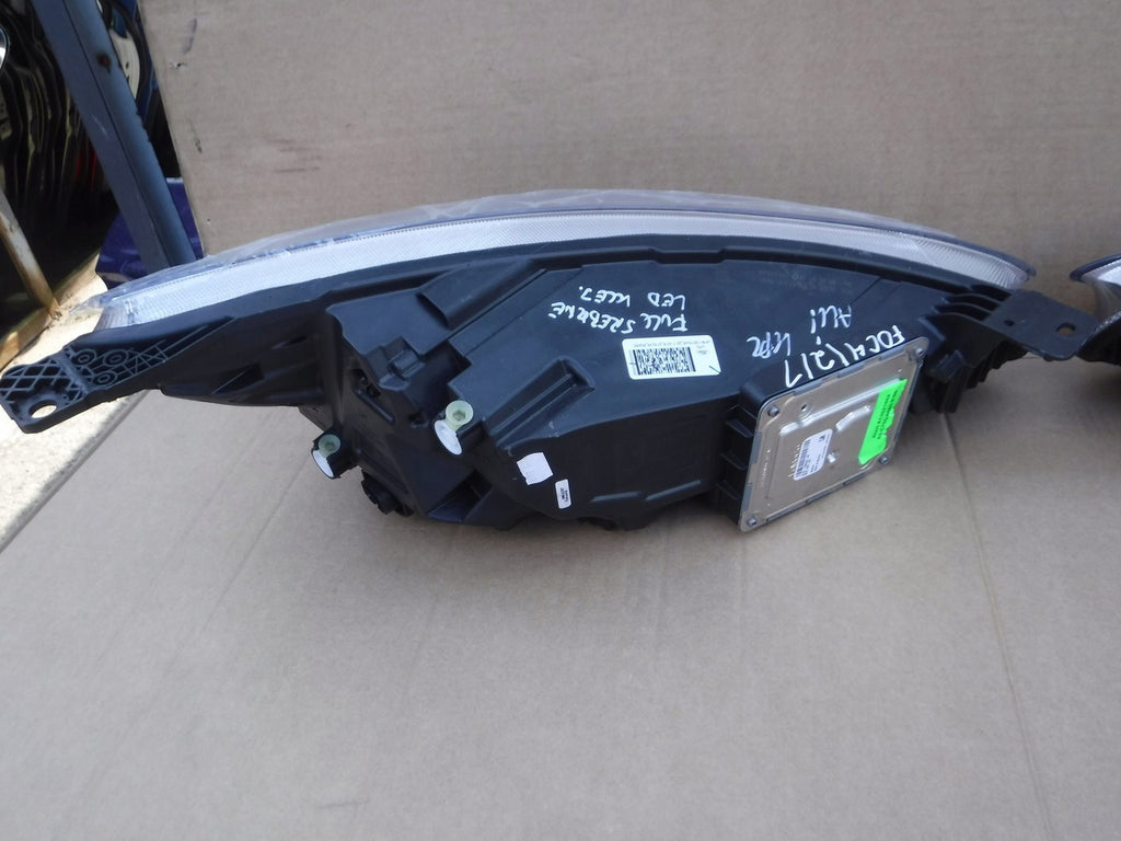 Frontscheinwerfer Ford Focus JX7B-13E015-AE JX7B-13E014-RA Rechts oder Links SCH5840658564br