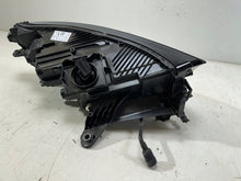 Laden Sie das Bild in den Galerie-Viewer, Frontscheinwerfer Skoda Enyaq 5LB941015B LED Ein Stück (Rechts oder Links)