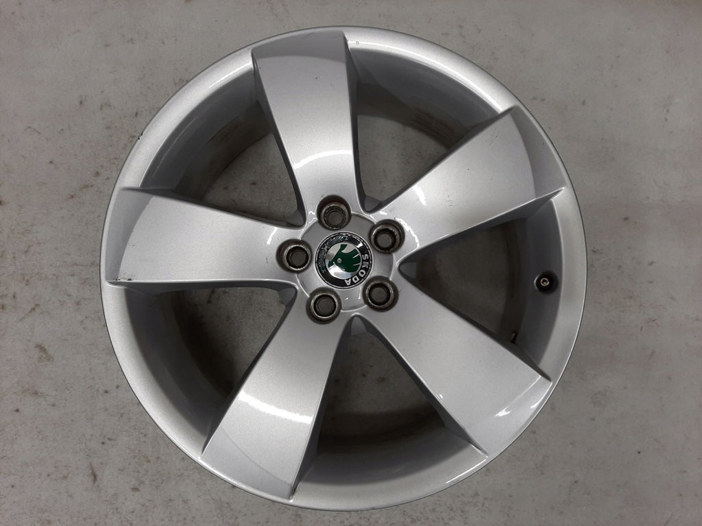 1x Alufelge 17 Zoll 7.0" 5x100 41ET 5J7601025B Skoda Roomster Rim Wheel FEL6456543096qr