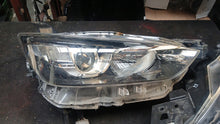 Load image into Gallery viewer, Frontscheinwerfer Mazda Cx3 D10E6435 LED Ein Satz Scheinwerfer Headlight