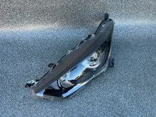 Load image into Gallery viewer, Frontscheinwerfer Toyota Yaris Links Scheinwerfer Headlight