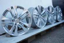 Laden Sie das Bild in den Galerie-Viewer, 4x Alufelge 17 Zoll 7.5" 5x112 45ET Glanz Silber A2074010602 Mercedes-Benz FEL7935654287dg