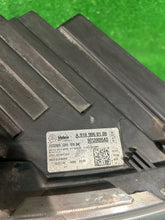 Laden Sie das Bild in den Galerie-Viewer, Frontscheinwerfer Mercedes-Benz Sprinter A9109060100 Rechts Headlight