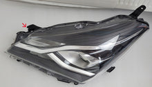Load image into Gallery viewer, Frontscheinwerfer Toyota Yaris Links Scheinwerfer Headlight SCH3164666338hy