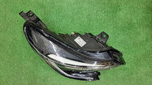 Laden Sie das Bild in den Galerie-Viewer, Frontscheinwerfer Renault Captur 260104525R LED Rechts Scheinwerfer Headlight