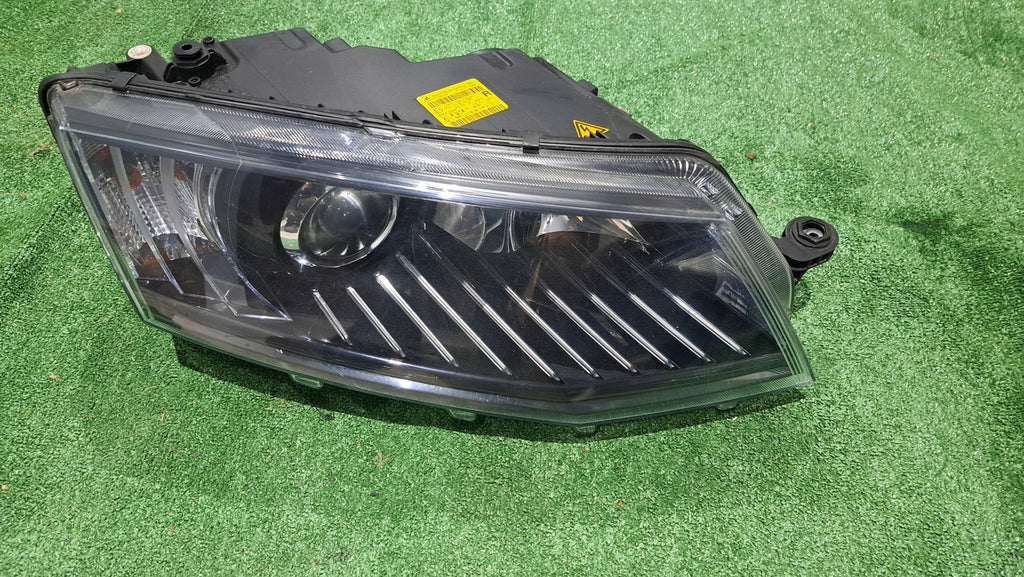 Frontscheinwerfer Skoda Octavia III 5E1941016B Xenon Rechts Headlight SCH2346006566xx