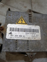 Laden Sie das Bild in den Galerie-Viewer, Frontscheinwerfer Mercedes-Benz W203 0301166276XXX 1307329088 Xenon Rechts SCH1037054565sd