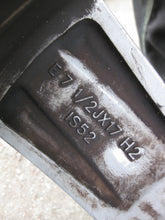 Laden Sie das Bild in den Galerie-Viewer, 1x Alufelge 17 Zoll 7.5&quot; 5x112 52ET 6868276 Mini Rim Wheel