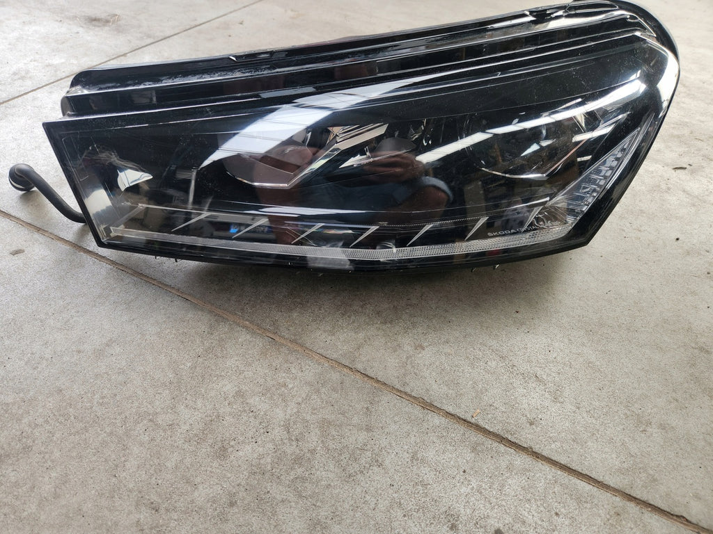 Frontscheinwerfer Skoda Fabia IV 6VB941015B Full LED Links Headlight SCH7768310837hz