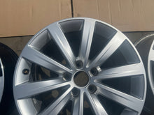 Load image into Gallery viewer, 1x Alufelge 17 Zoll 7.0&quot; 5x112 39ET 7N0601025C Vw Rim Wheel