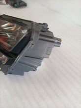 Laden Sie das Bild in den Galerie-Viewer, Frontscheinwerfer Skoda Karoq 57B941015 LED Links Scheinwerfer Headlight SCH7484893124wc