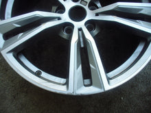 Laden Sie das Bild in den Galerie-Viewer, 1x Alufelge 18 Zoll 9.0" 5x112 28ET Glanz Silber 8091465 BMW G29 Rim Wheel FEL1579860620ly