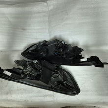 Load image into Gallery viewer, Frontscheinwerfer Kia Stonic LED Ein Satz Scheinwerfer Headlight SCH5944108547tp