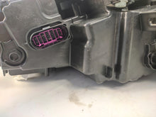 Laden Sie das Bild in den Galerie-Viewer, Frontscheinwerfer Skoda Enyaq 5LB941015F Full LED Ein Stück (Rechts oder Links)