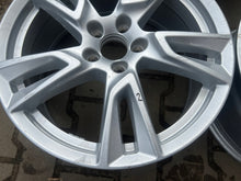 Laden Sie das Bild in den Galerie-Viewer, 1x Alufelge 18 Zoll 8.0" 5x108 50,5ET Glanz Silber 31362866 Volvo Xc70 Xc60