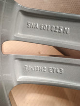 Laden Sie das Bild in den Galerie-Viewer, 1x Alufelge 18 Zoll 8.0" 5x112 43ET Glanz Graphit 5NA601025N VW Tiguan Rim Wheel FEL4906096931ef