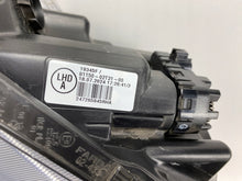 Laden Sie das Bild in den Galerie-Viewer, Frontscheinwerfer Toyota Corolla 81150-02T31 LED Ein Stück (Rechts oder Links)