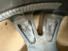 Laden Sie das Bild in den Galerie-Viewer, 1x Alufelge 18 Zoll 7.5&quot; 5x108 50ET Glanz LY4C-N2B Ford Focus Rim Wheel