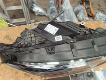 Laden Sie das Bild in den Galerie-Viewer, Frontscheinwerfer Mercedes-Benz W247 A2479063604 LED Rechts Headlight SCH3958158364ne