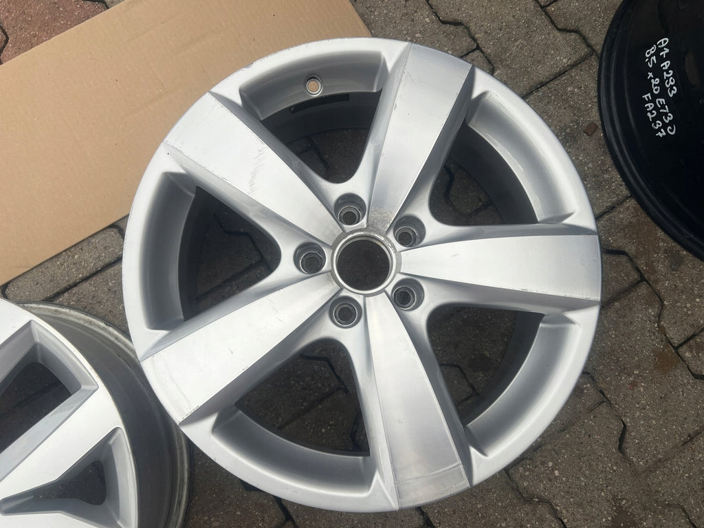 1x Alufelge 17 Zoll 6.5" 5x112 33ET Glanz Silber 5N0601025 VW Tiguan Rim Wheel