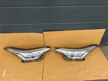Laden Sie das Bild in den Galerie-Viewer, Frontscheinwerfer Toyota Chr 81110-F4180-00 Ein Stück (Rechts oder Links) SCH1596264800nk