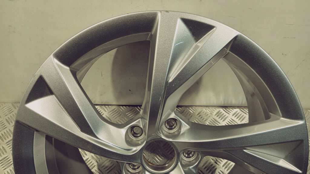 1x Alufelge 18 Zoll 8.0" 5x112 40ET Glanz Silber 8W0601025EJ Audi A4 B9 FEL8732081167op