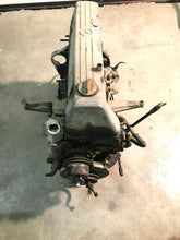 Laden Sie das Bild in den Galerie-Viewer, Motor Mercedes-Benz W123 S123 12392012 2.5 Benzin Engine Unkomplett