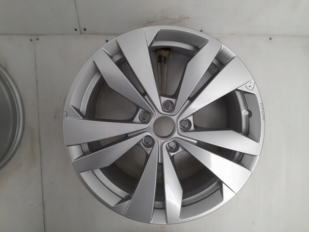 1x Alufelge 18 Zoll 7.5" 5x112 50ET Glanz Silber 10A071498 VW Rim Wheel FEL1705975484ba