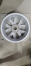 Laden Sie das Bild in den Galerie-Viewer, 1x Alufelge 18 Zoll 7.0" 5x112 43ET Glanz Silber 5NN601025AD VW Golf VII Tiguan FEL3486400882rp