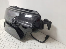 Laden Sie das Bild in den Galerie-Viewer, Frontscheinwerfer Skoda Karoq 57B941036B Rechts Scheinwerfer Headlight SCH3393689372ci
