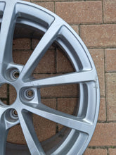 Load image into Gallery viewer, 1x Alufelge 17 Zoll 7.5&quot; 5x112 36ET Glanz Silber 4K0601025 Audi A6 C8 Rim Wheel