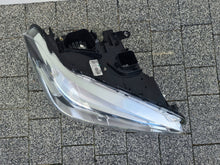 Laden Sie das Bild in den Galerie-Viewer, Frontscheinwerfer BMW X1 F48 7472220 Rechts Scheinwerfer Headlight SCH1772859291mv