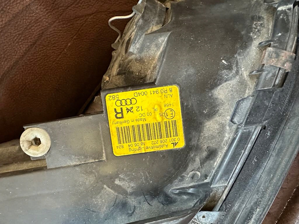 Frontscheinwerfer Audi A3 8P0941004D Xenon Ein Stück (Rechts oder Links)