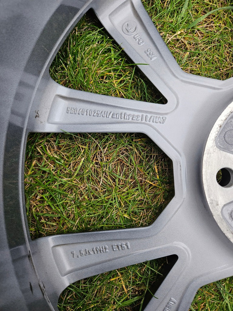 1x Alufelge 19 Zoll 7.5" 5x112 51ET Graphit 5E0601025 Skoda Octavia Iii FEL9952957258en