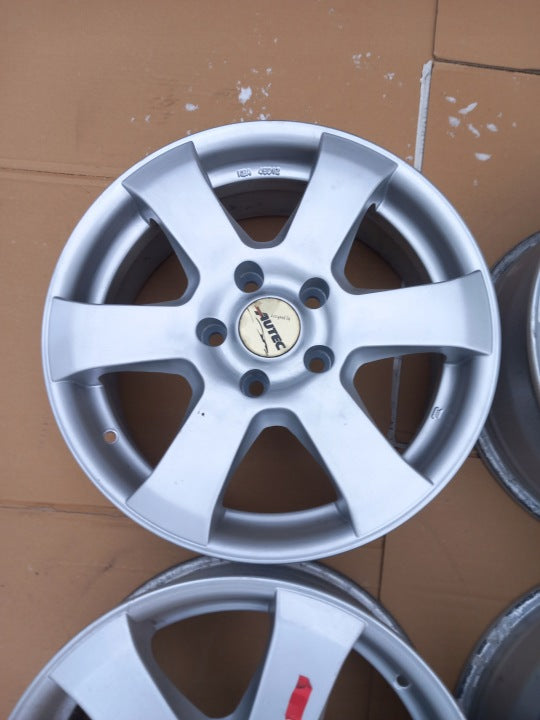 4x Alufelge 16 Zoll 6.5" 5x114.3 45ET Glanz Silber Nissan Qashqai I Kadjar FEL4862856148ln