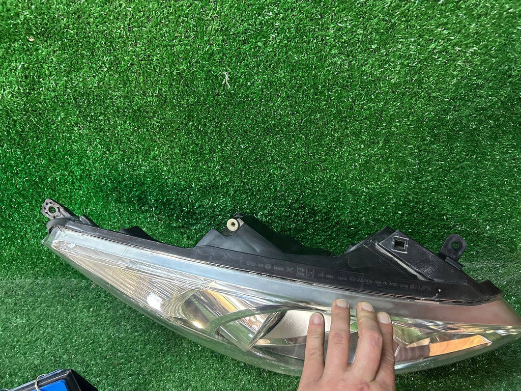 Frontscheinwerfer Kia Venga 921021P000 030125720200 1P92102000 Rechts Headlight