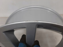 Laden Sie das Bild in den Galerie-Viewer, 1x Alufelge 17 Zoll 7.0&quot; 5x112 45ET Glanz Silber 5E0601025 Skoda Octavia Iii
