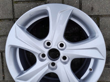 Load image into Gallery viewer, 1x Alufelge 15 Zoll 6.0" 5x114.3 45ET Glanz Silber PW457-0D002 Toyota Yaris FEL4833253772hg