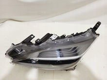 Laden Sie das Bild in den Galerie-Viewer, Frontscheinwerfer Toyota Yaris Cross LED Ein Stück (Rechts oder Links) Headlight SCH7774465607nw