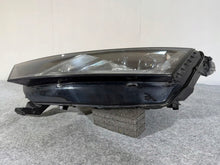 Laden Sie das Bild in den Galerie-Viewer, Frontscheinwerfer Skoda Octavia IV 5E4941015A Links Scheinwerfer Headlight SCH1604040437do