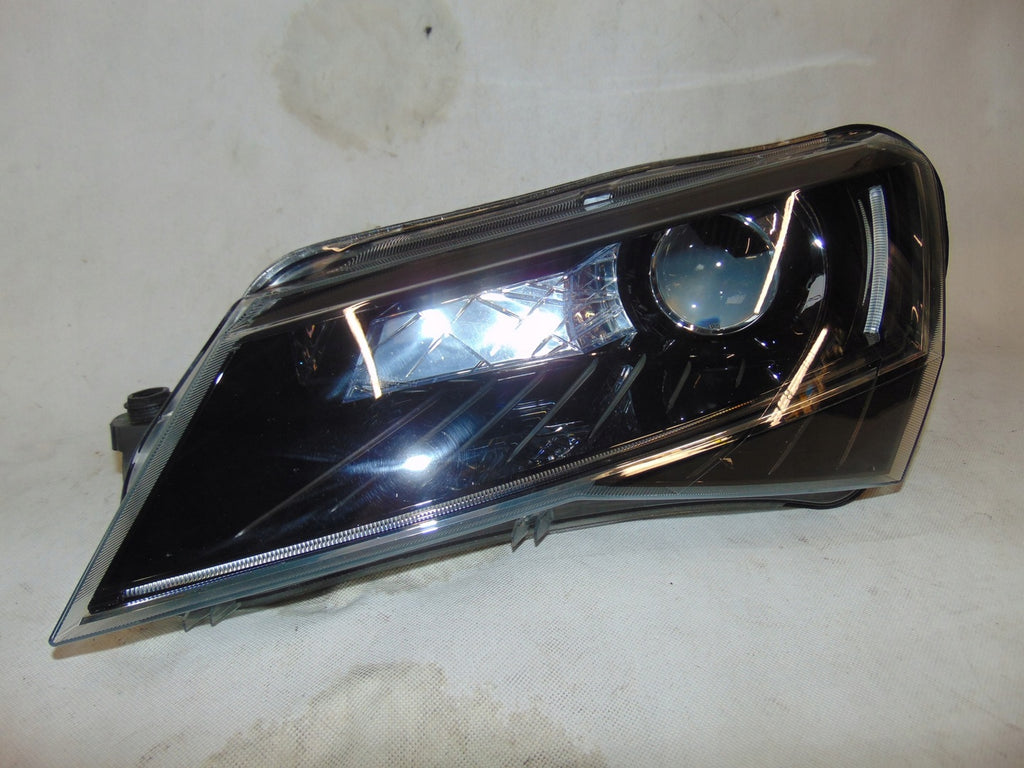 Frontscheinwerfer Skoda Superb III 3V1941015B Xenon Links Scheinwerfer Headlight