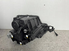 Laden Sie das Bild in den Galerie-Viewer, Frontscheinwerfer Skoda Karoq 57B941010 Rechts Scheinwerfer Headlight SCH8304027643he