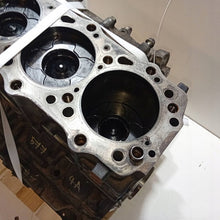 Laden Sie das Bild in den Galerie-Viewer, Motorblock Mitsubishi Pajero IV 4M41U 3.2 DID 145TKm 2007 Diesel Unkomplett MOT2706354784df